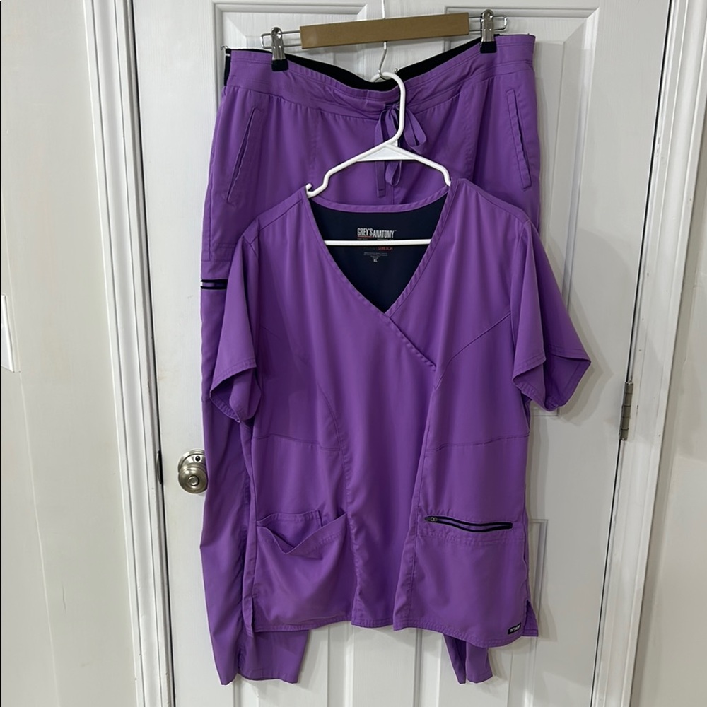 XL: Grey's Anatomy Purple Scrub Set